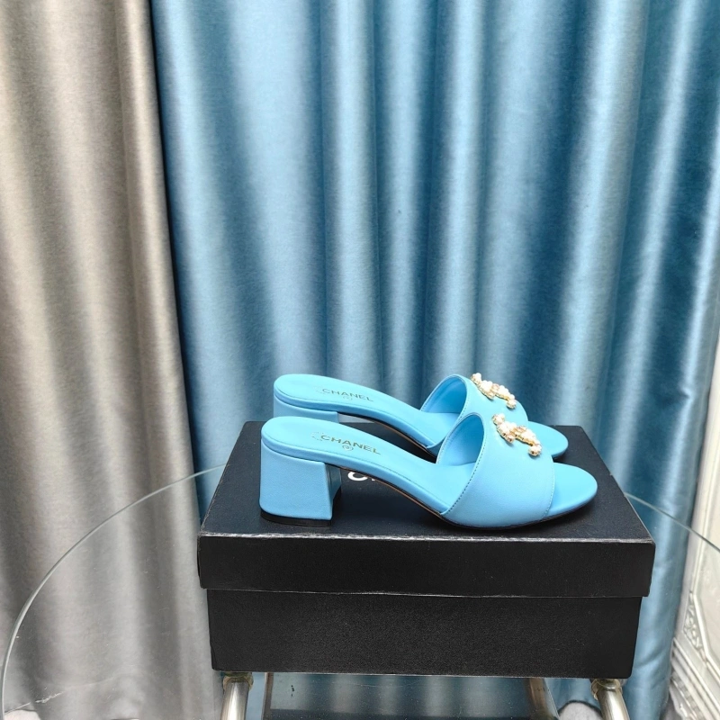 Unique Chxnxl Slippers 127895