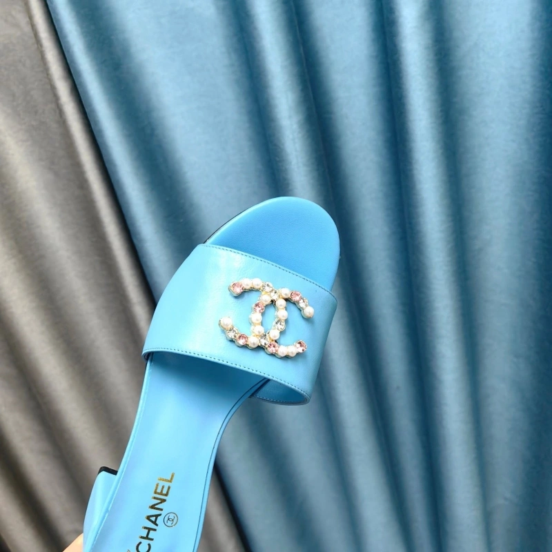 Unique Chxnxl Slippers 127895