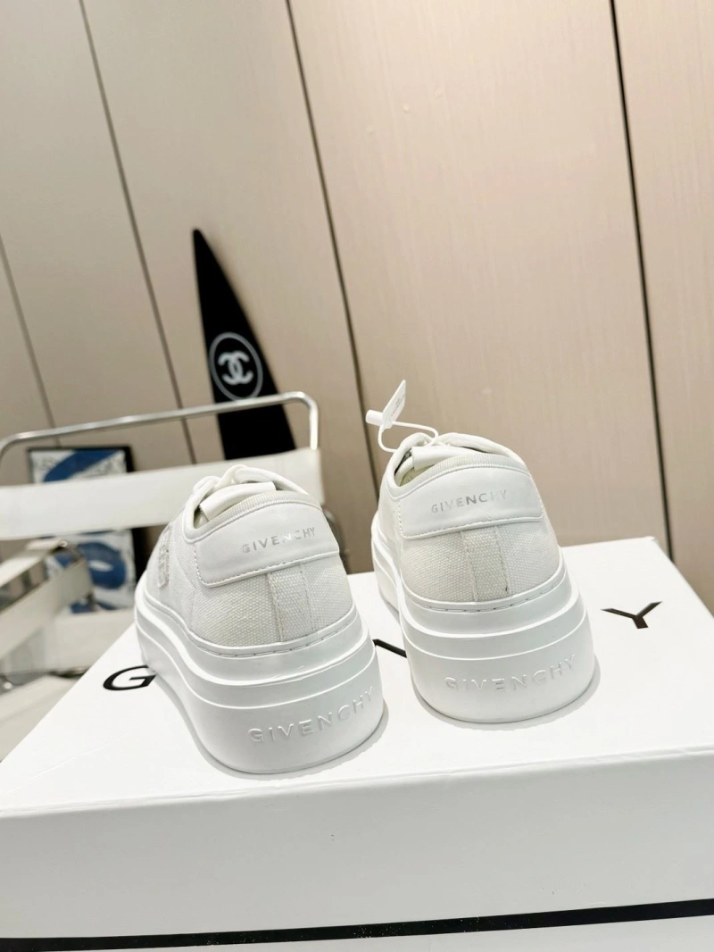 Efficient Gxvxnchy Sneakers 153840