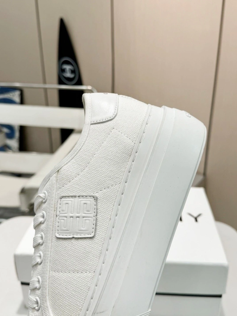 Efficient Gxvxnchy Sneakers 153840
