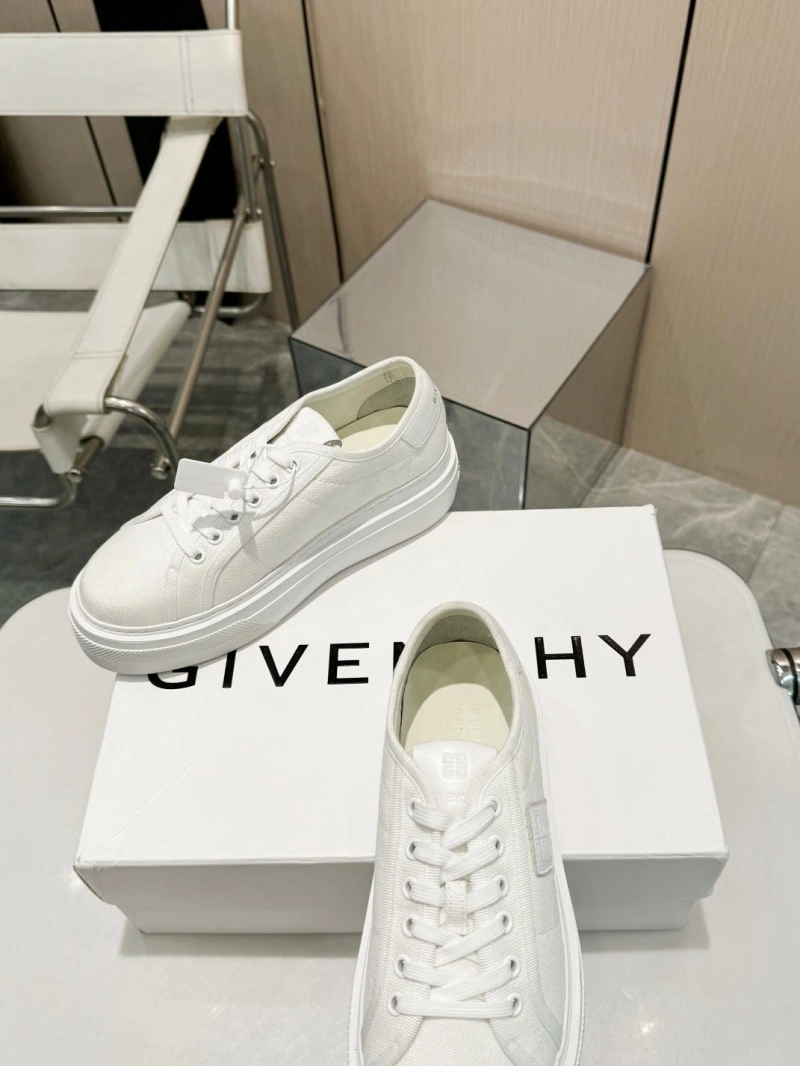 Efficient Gxvxnchy Sneakers 153840
