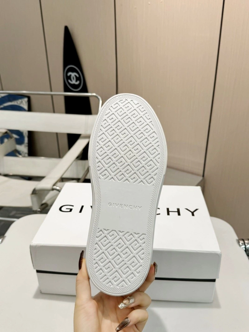 BestValue Gxvxnchy Sneakers 153835