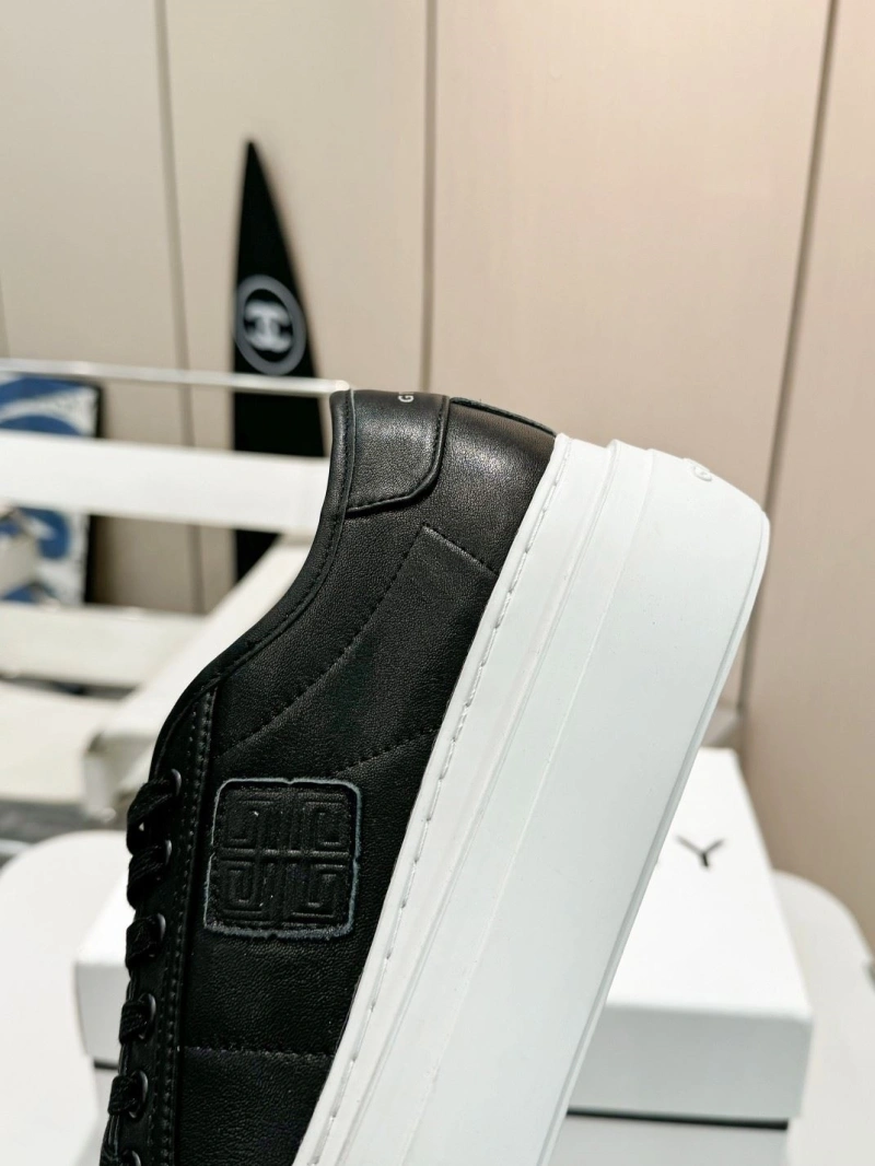 Classic Gxvxnchy Sneakers 153834
