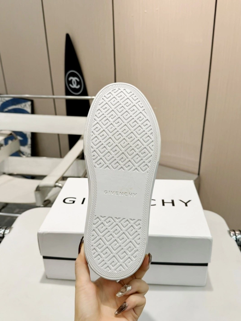 Classic Gxvxnchy Sneakers 153834