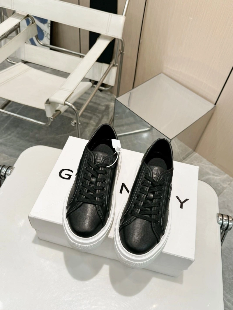 Classic Gxvxnchy Sneakers 153834