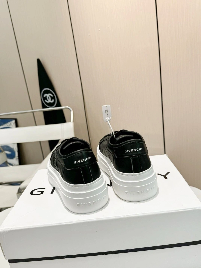 Classic Gxvxnchy Sneakers 153834