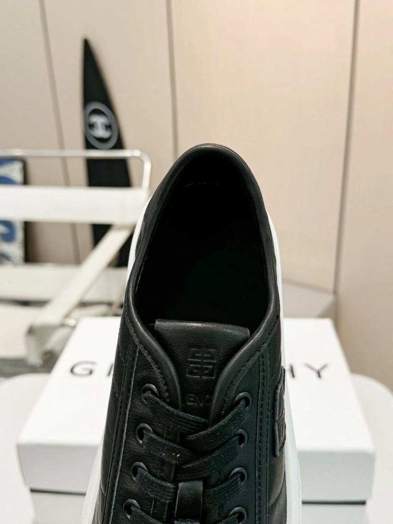 Classic Gxvxnchy Sneakers 153834