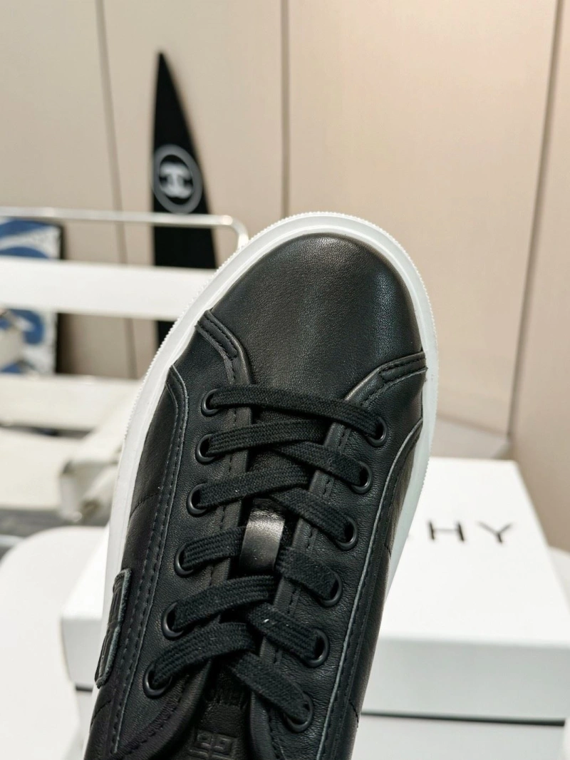 Classic Gxvxnchy Sneakers 153834