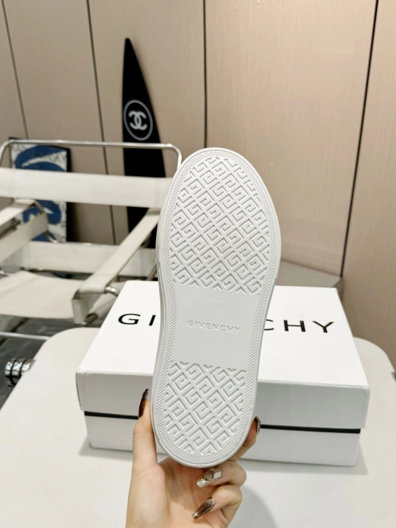 Gxvxnchy Sneakers Bright 153839