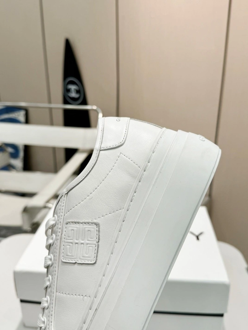 Gxvxnchy Sneakers Bright 153839