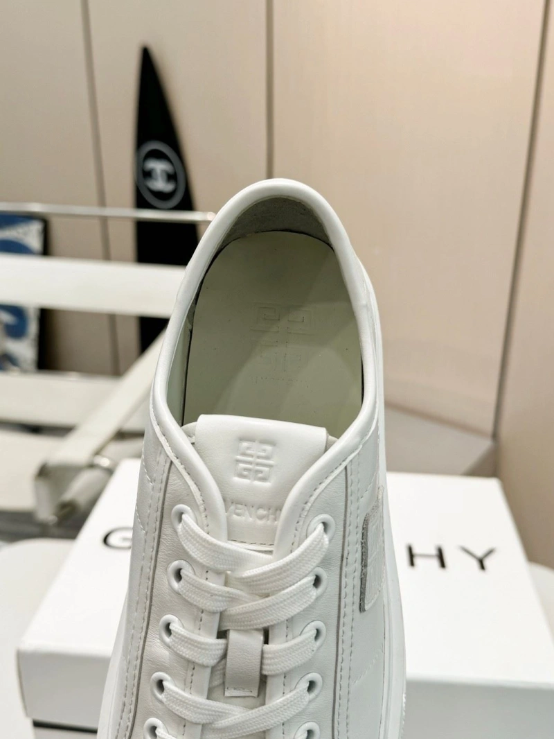 Gxvxnchy Sneakers Bright 153839