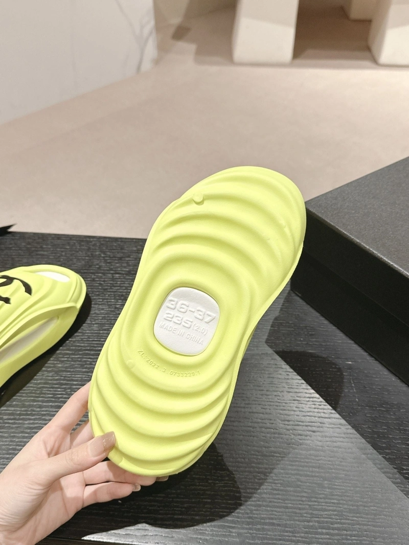 EasyMatch Chxnxl Slippers 127889