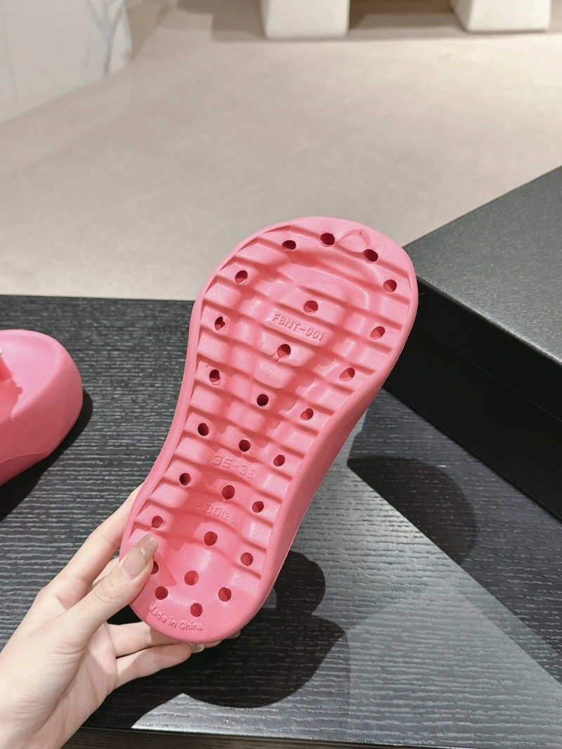 Refined Chxnxl Slippers 127879