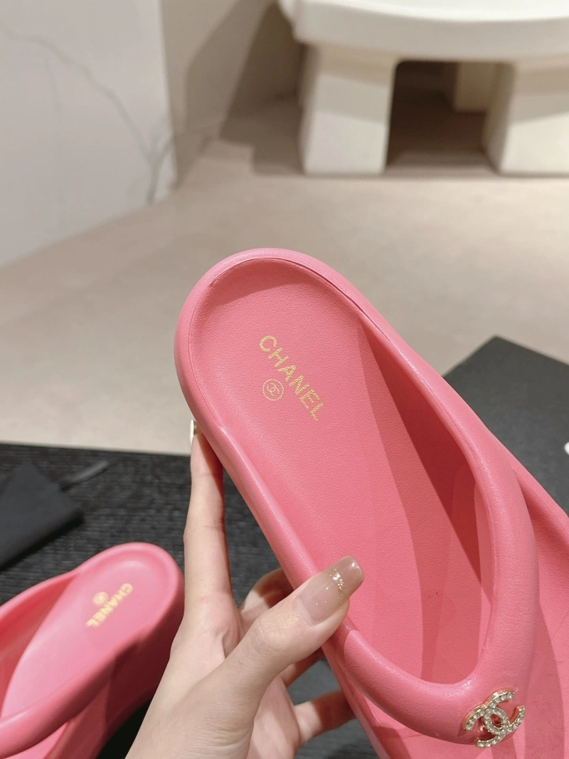 Durable Chxnxl Slippers 127874