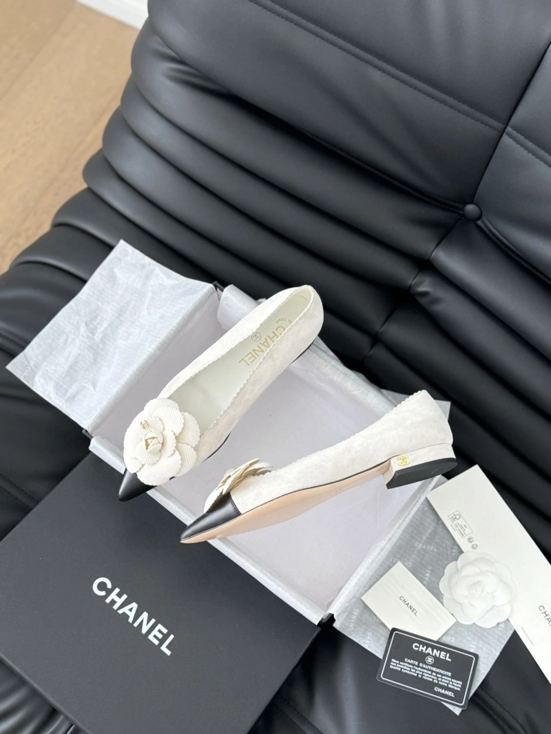 Compact Chxnxl Flat Shoes 129119