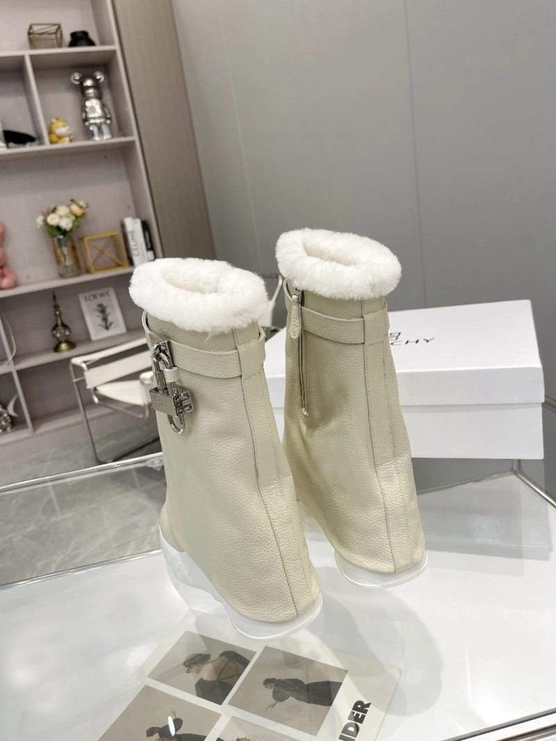 EyeCatching Gxvxnchy Boots 153920