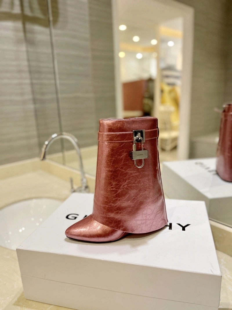 SportInspired Gxvxnchy Boots 153913