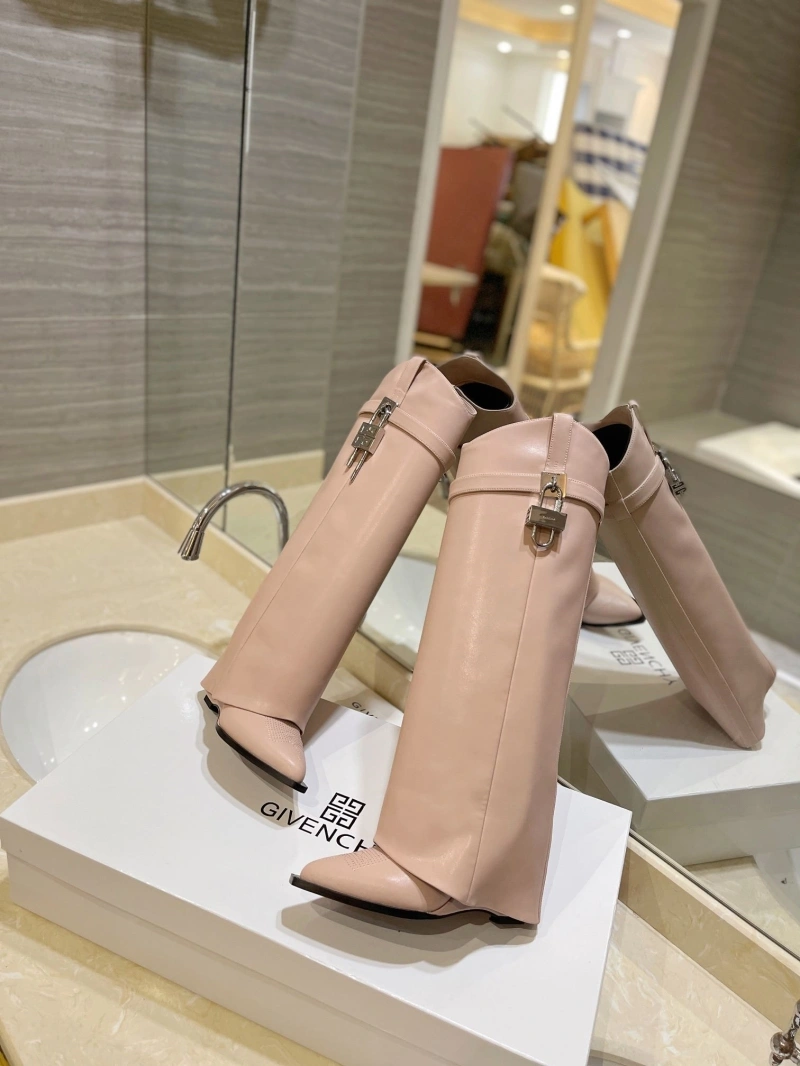 Versatile Gxvxnchy Boots 153903