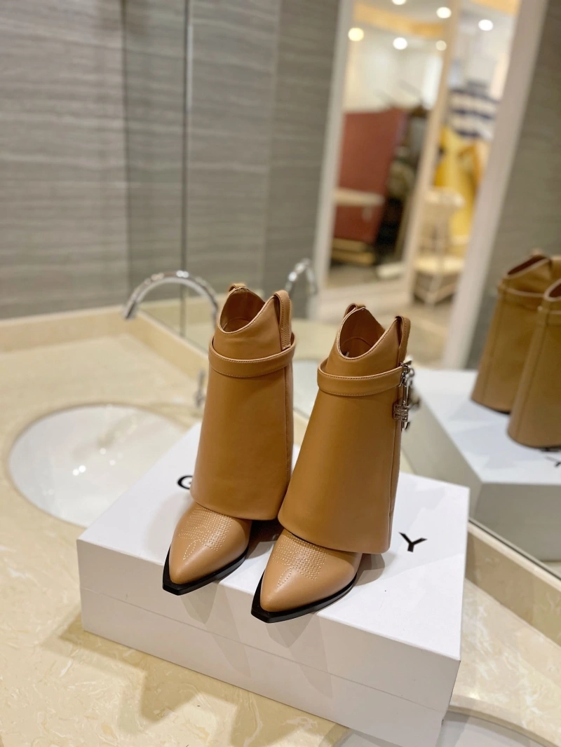 Gxvxnchy Boots Refined 153907