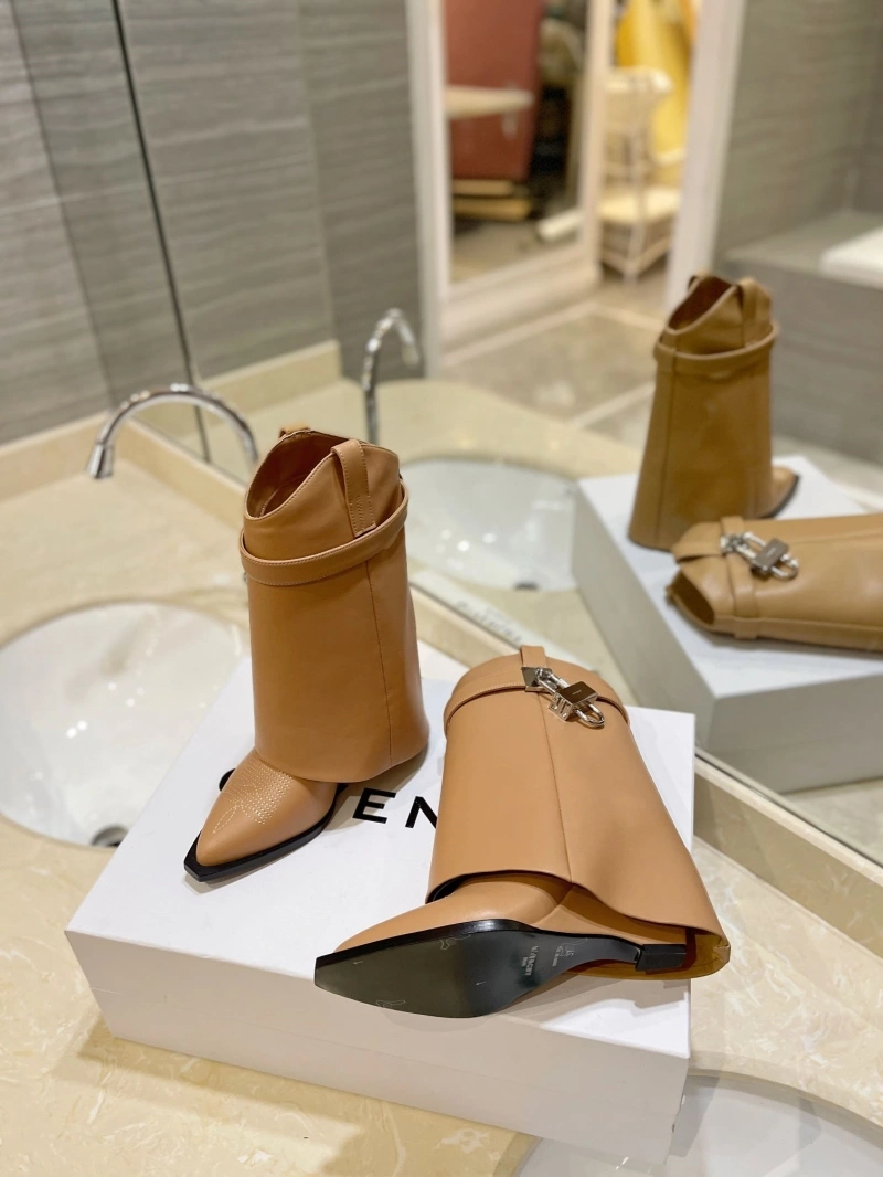 Gxvxnchy Boots Refined 153907