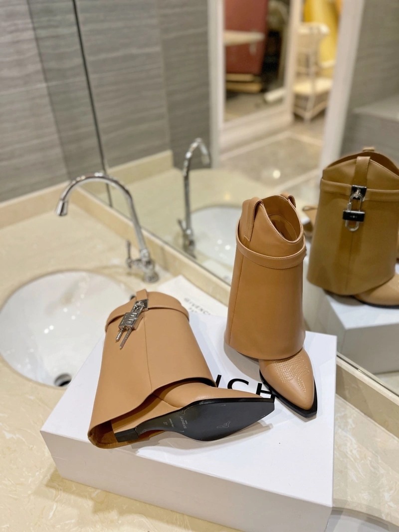Gxvxnchy Boots Refined 153907
