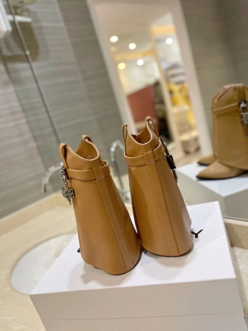 Gxvxnchy Boots Refined 153907