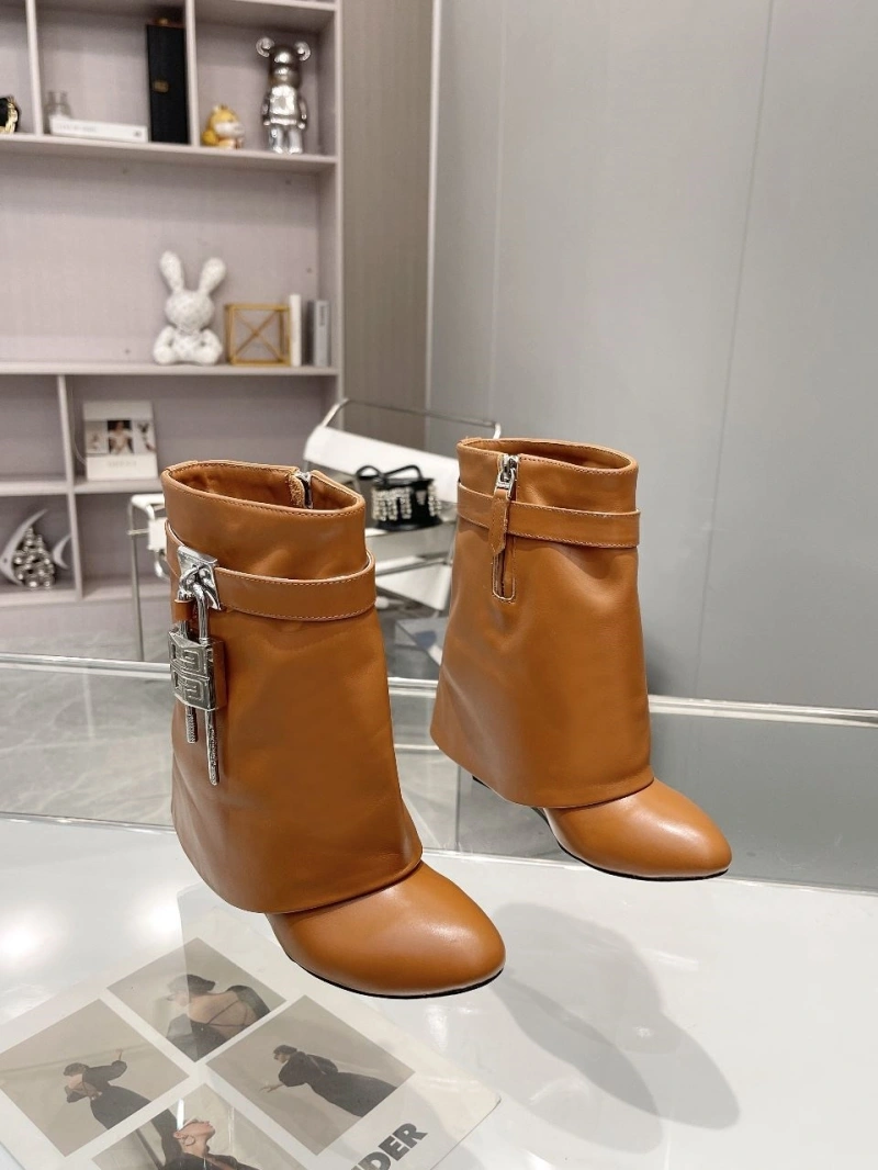 Resilient Gxvxnchy Boots 153890