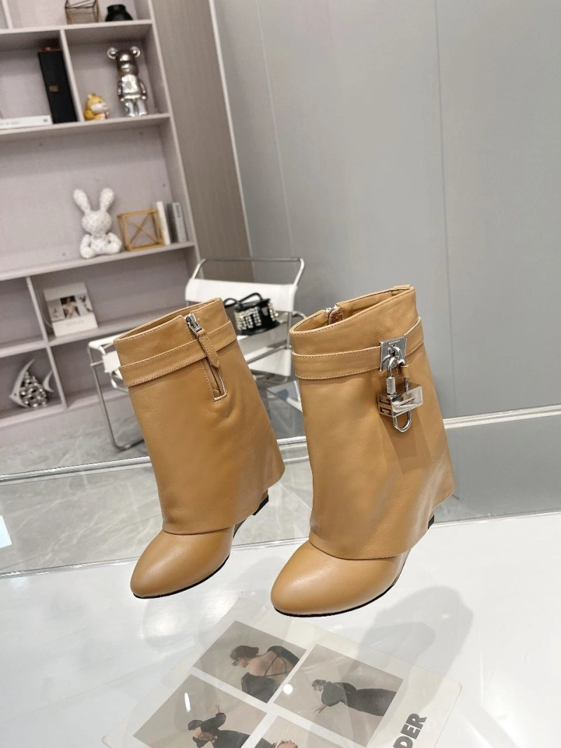 Vibrant Gxvxnchy Boots 153888