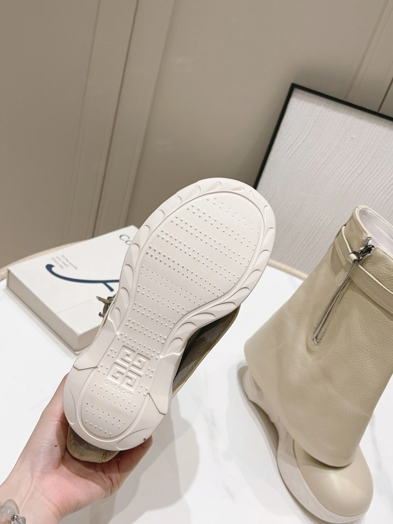 Reliable Gxvxnchy Boots 153886