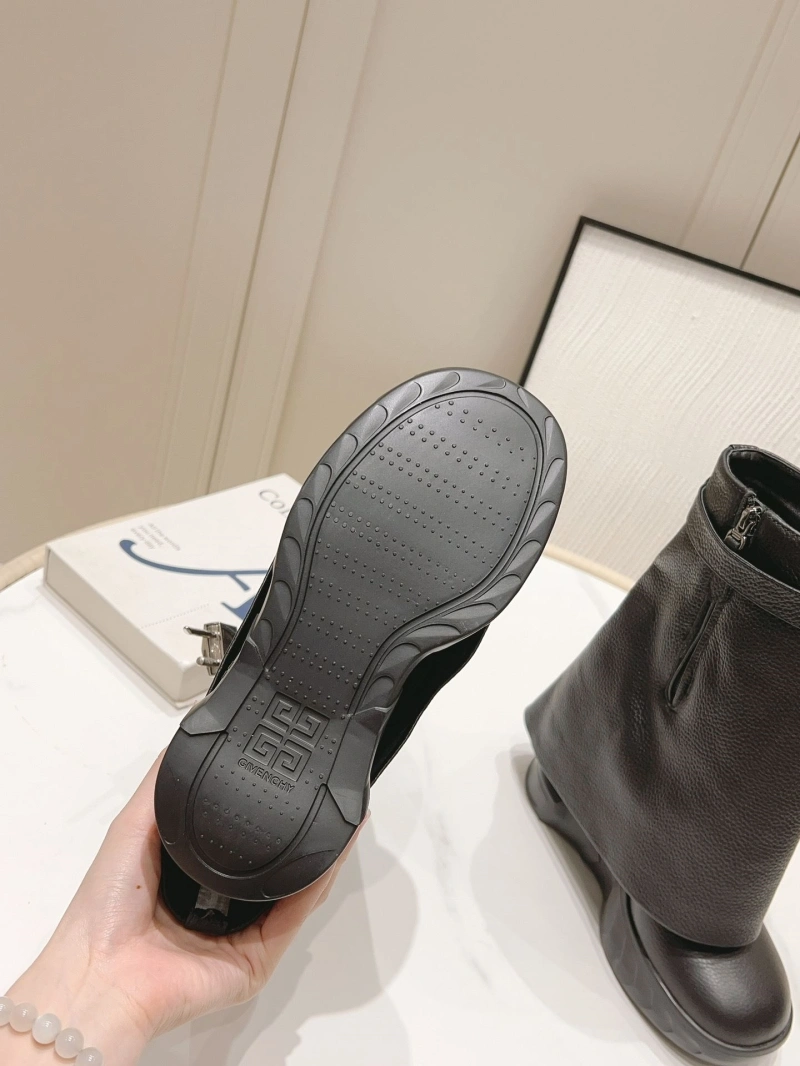 Vibrant Gxvxnchy Boots 151721