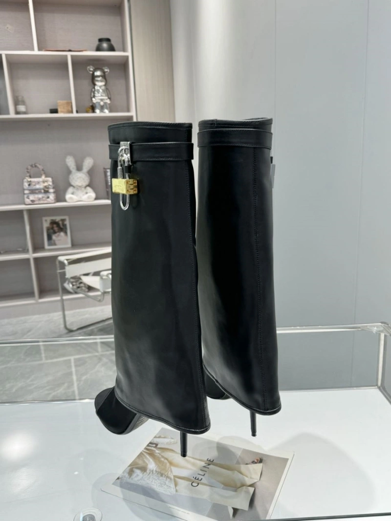 Modern Gxvxnchy Boots 153880