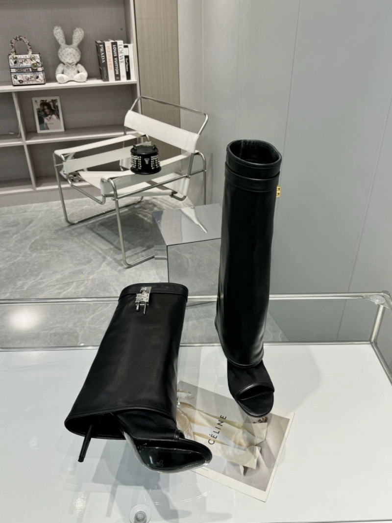 Modern Gxvxnchy Boots 153880