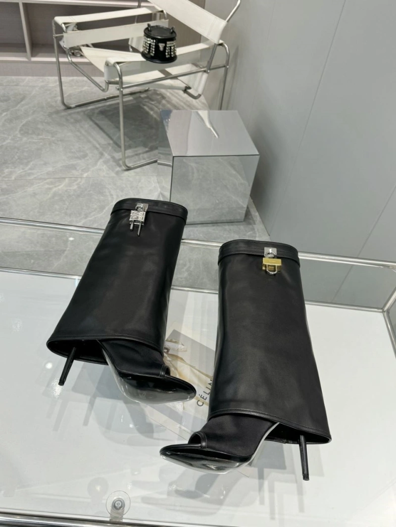 Modern Gxvxnchy Boots 153880