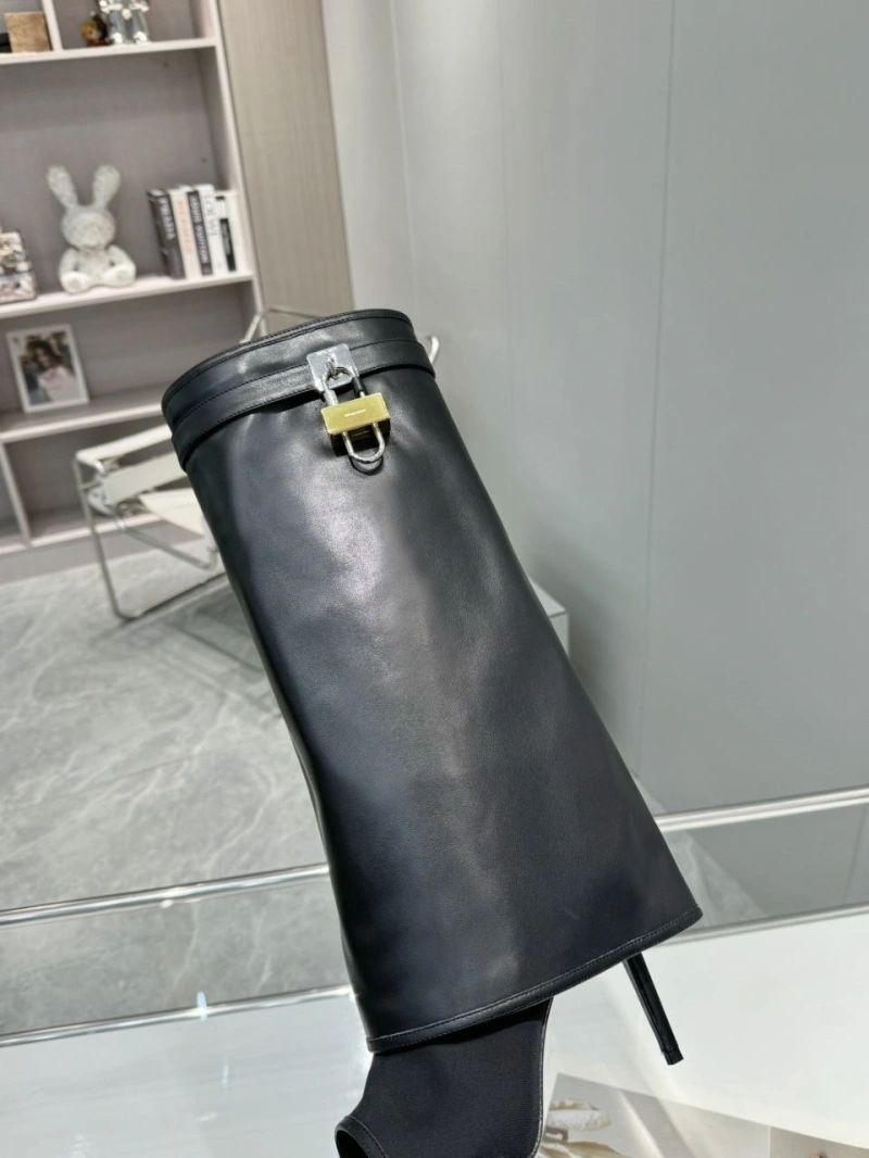 Modern Gxvxnchy Boots 153880