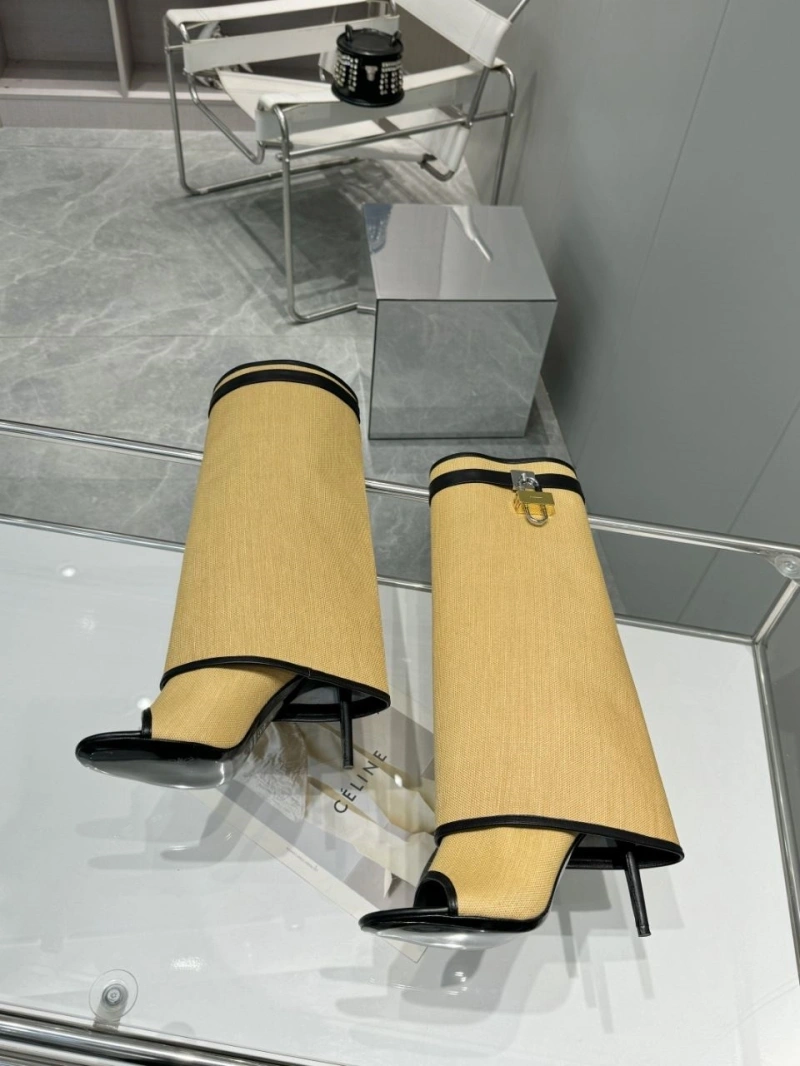Compact Gxvxnchy Boots 153879