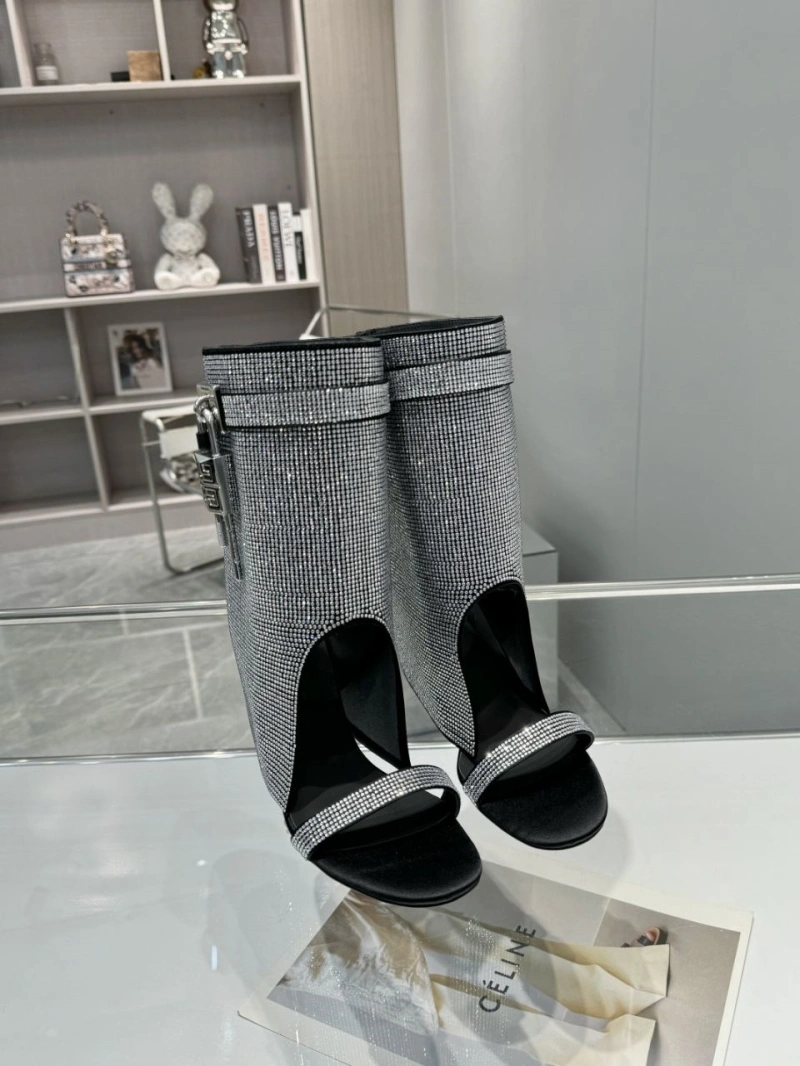 Gxvxnchy Boots Refined 153865