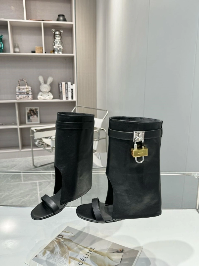 Fashionable Gxvxnchy Boots 153877