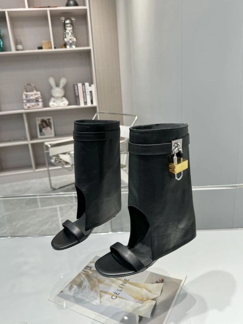 Fashionable Gxvxnchy Boots 153877