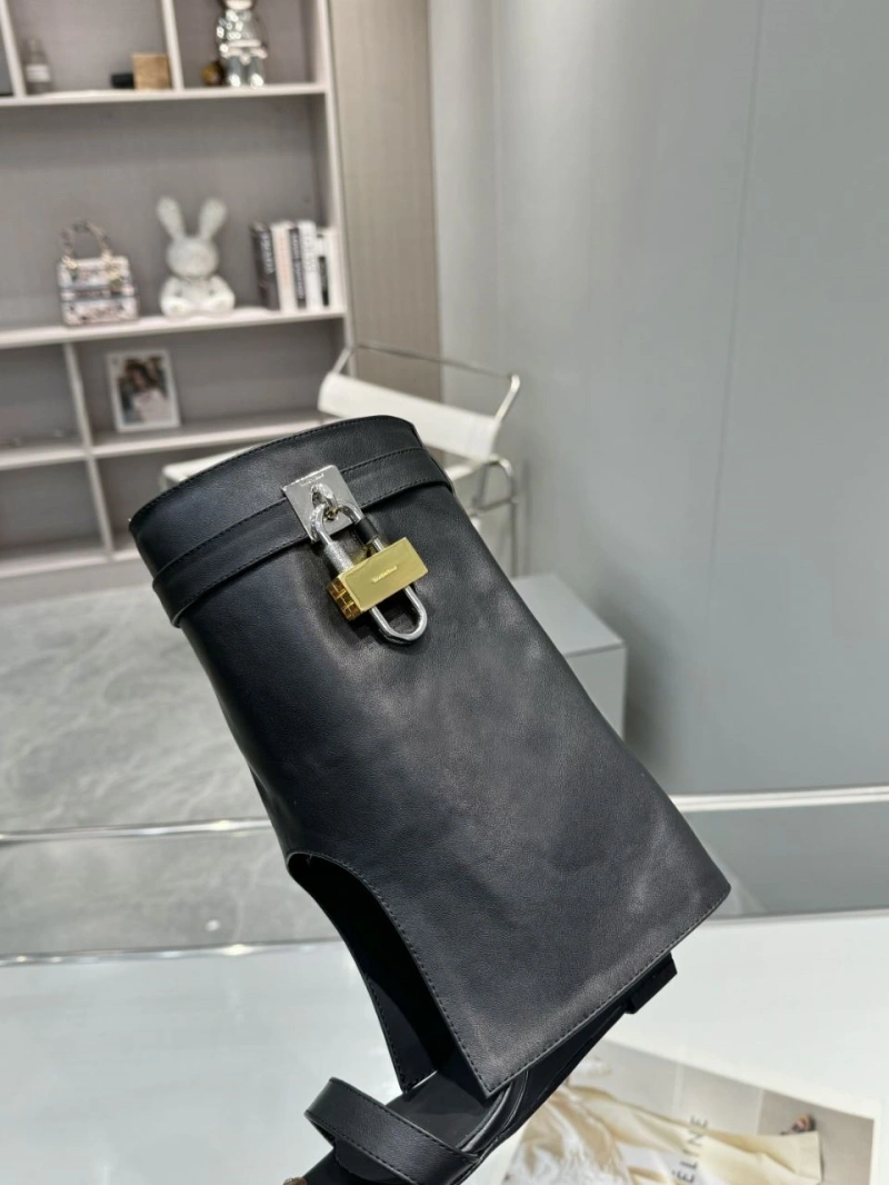 Fashionable Gxvxnchy Boots 153877