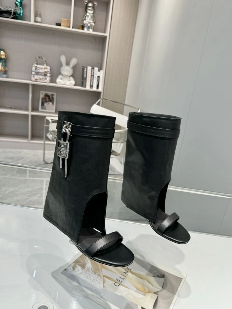 Fashionable Gxvxnchy Boots 153877