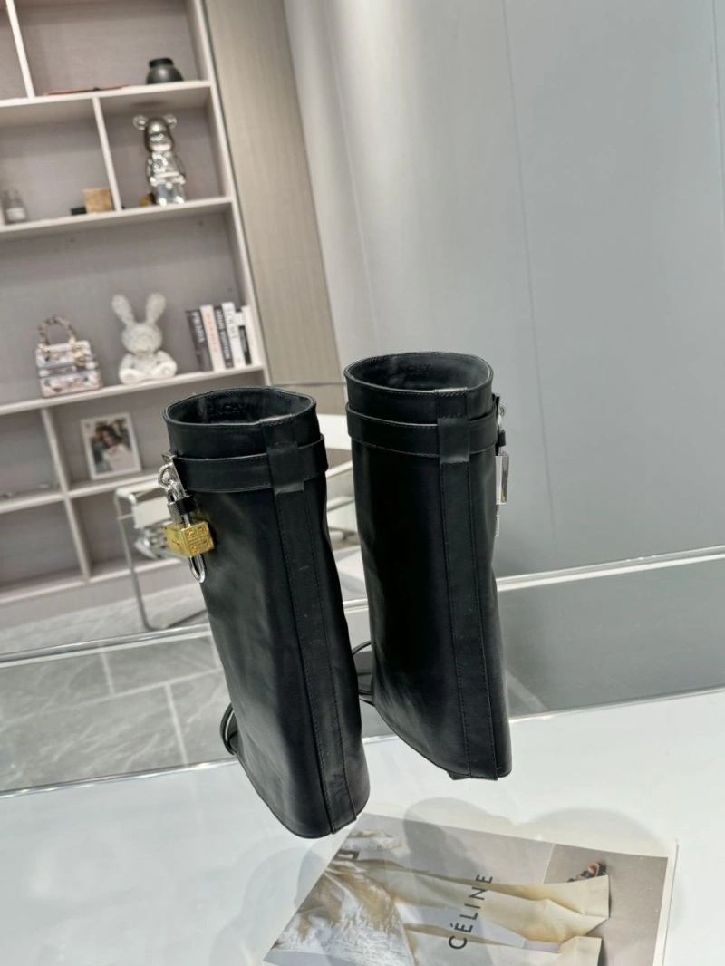 Fashionable Gxvxnchy Boots 153877