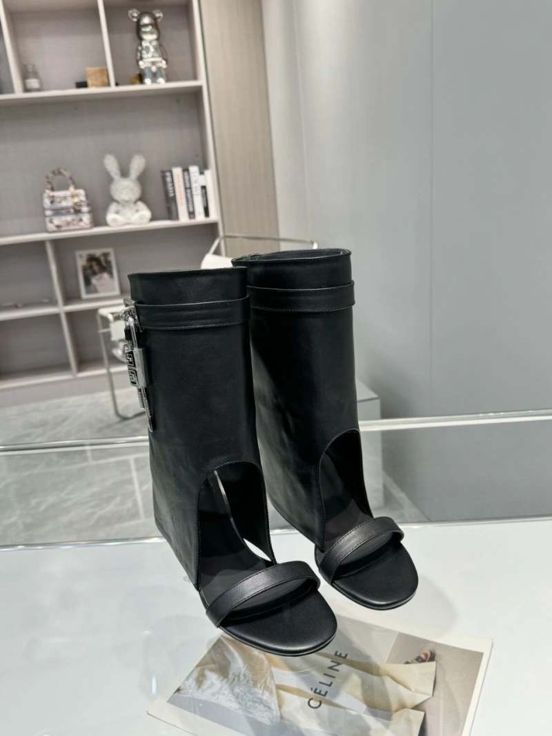 Fashionable Gxvxnchy Boots 153877