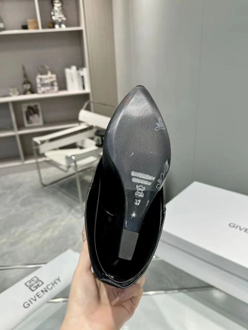 Versatile Gxvxnchy Boots 153867