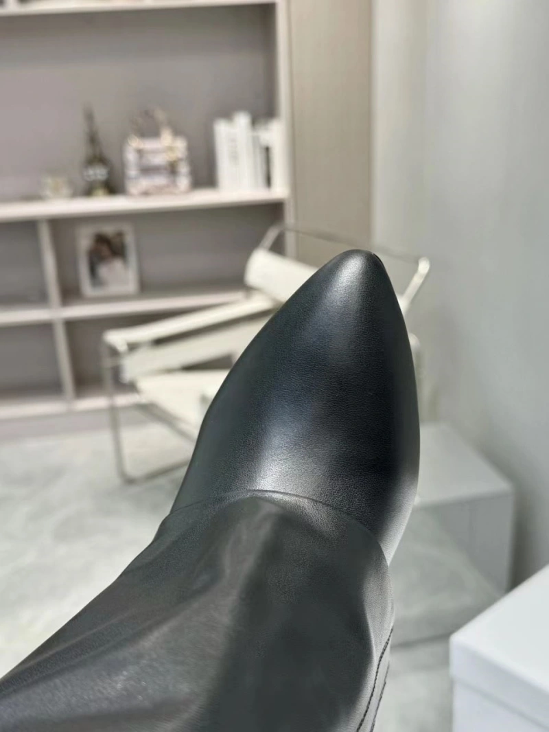 Versatile Gxvxnchy Boots 153867