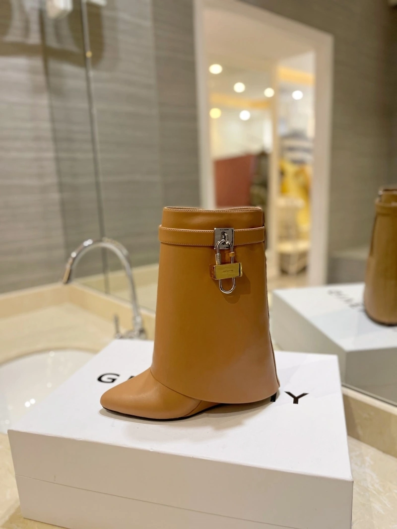 Elegant Gxvxnchy Boots 153878