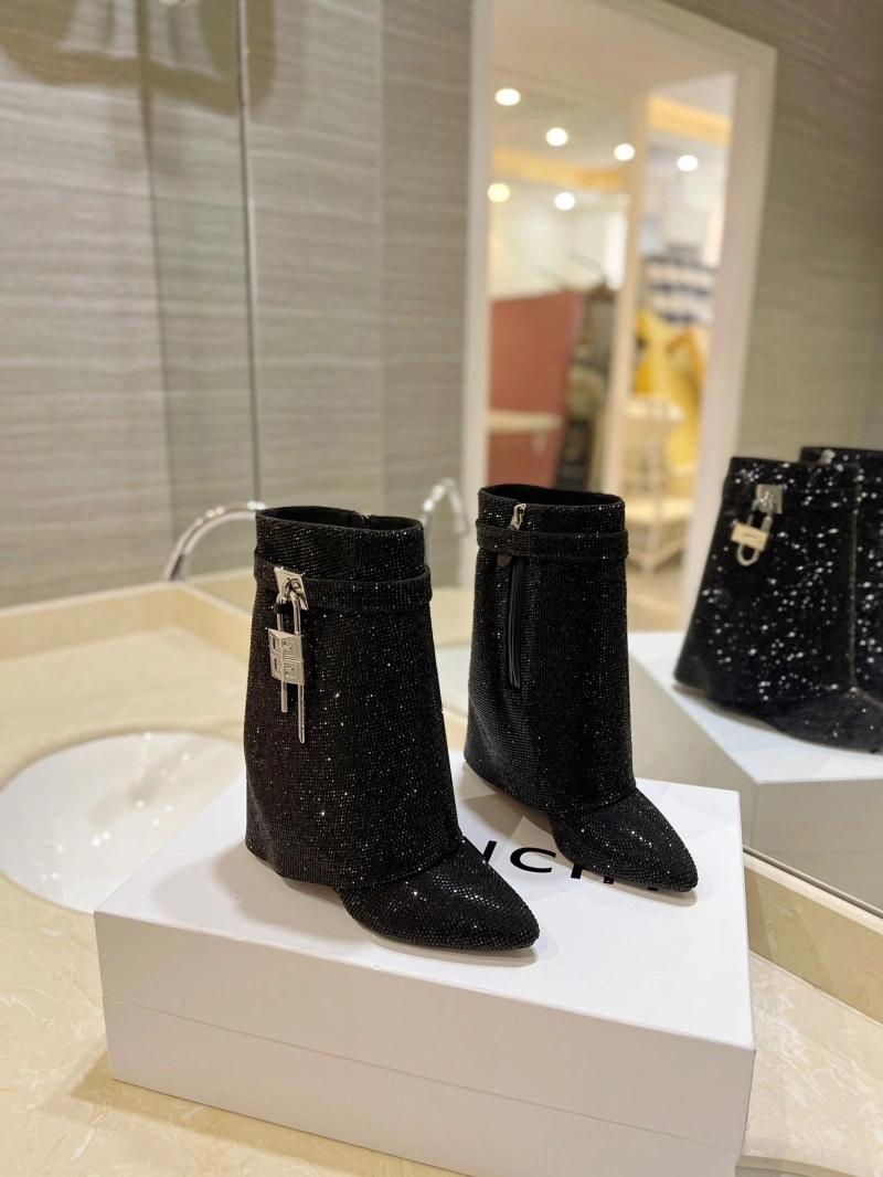 Refined Gxvxnchy Boots 153830