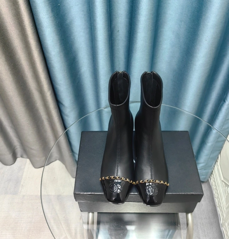 Versatile Chxnxl Boots 129482