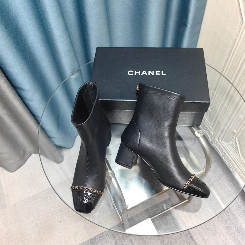 Versatile Chxnxl Boots 129482