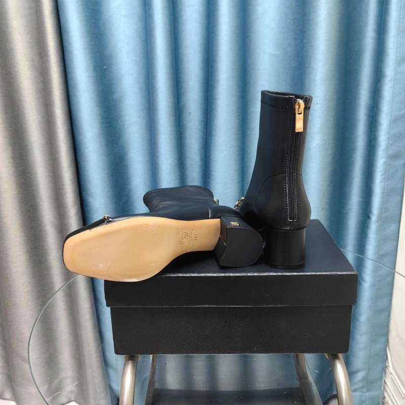 Versatile Chxnxl Boots 129482