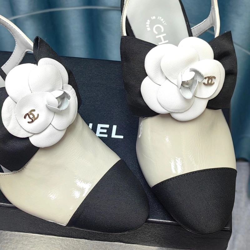Versatile Chxnxl Sandals 128266